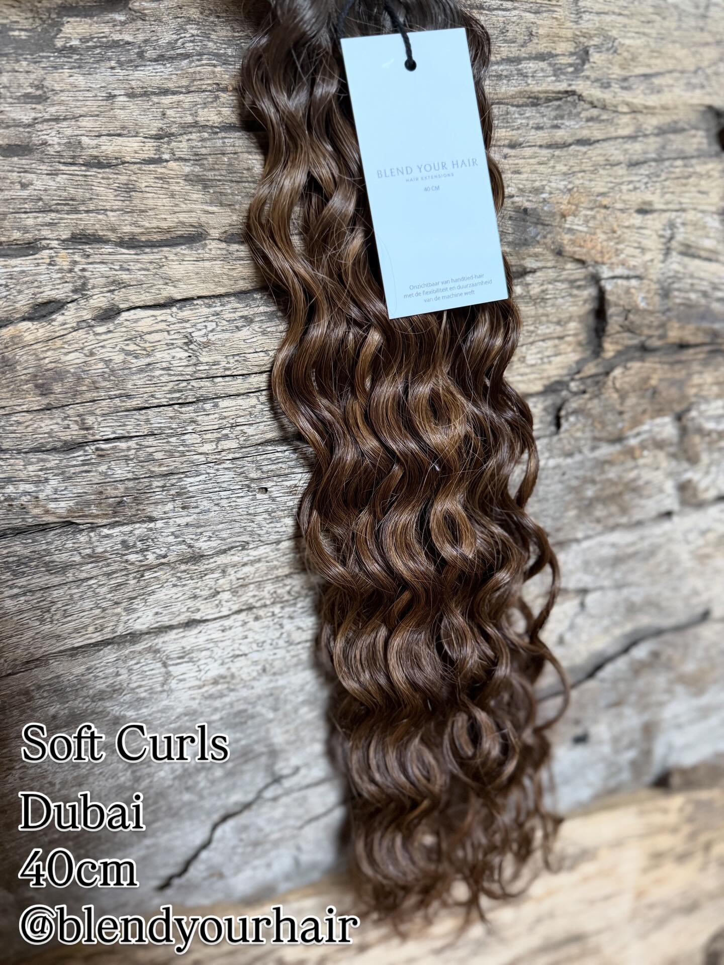 Vandaag plaatst ik deze softcurls van BlendYourHair.

Kleur ;Dubai 
  40cm en 40 gram
✨Softcurls✨

#bijnaweekend #curls #weave #weavehairextensions #braids